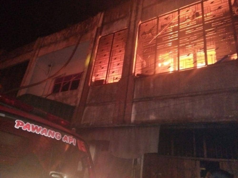 Api yang menghanguskan ruko di Pasar Tavip (IDN Times/ istimewa)