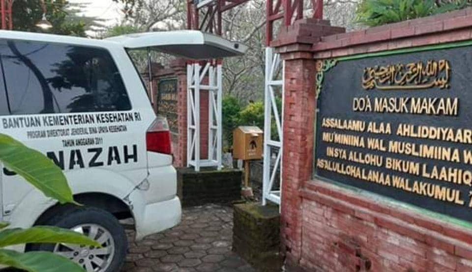 Mobil ambulans yang mengantar jenazah ke makam. IDN Times/Istimewa