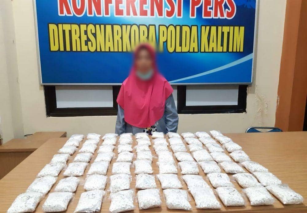 Ditreskoba Polda Kaltim Tangkap Dua IRT, Pengedar 80 Ribu Pil Double L