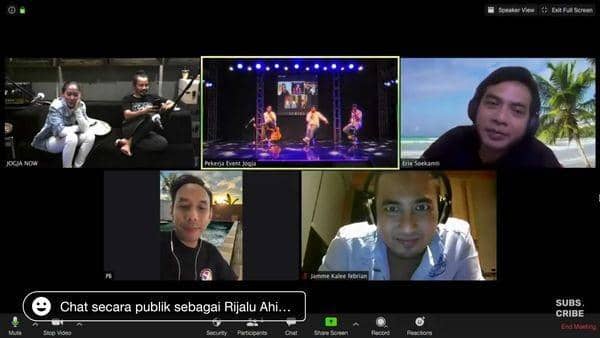 Para musisi tersambung dalam video call - Youtube.com/HOOKSpace