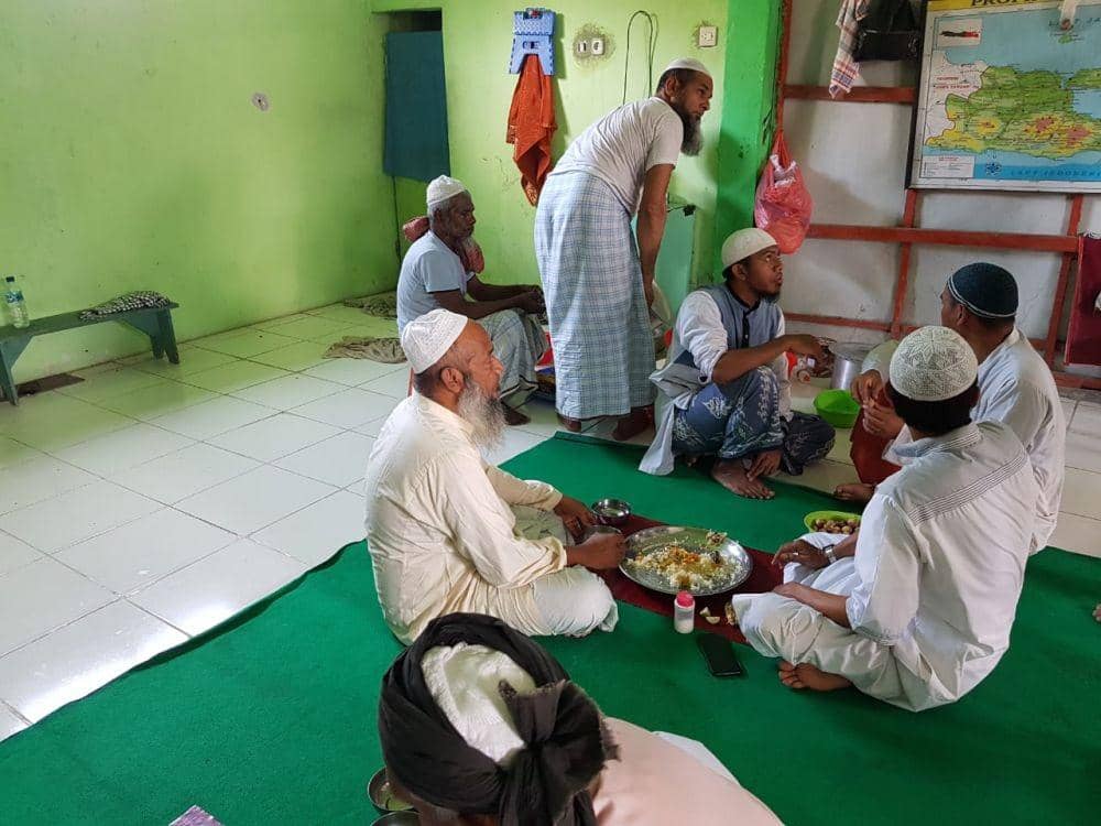 Evakuasi warga Bangladesh yang jemaah Tabligh Akbar Kebon Jeruk di Lumajang. Dokumentasi Pemkab Lumajang
