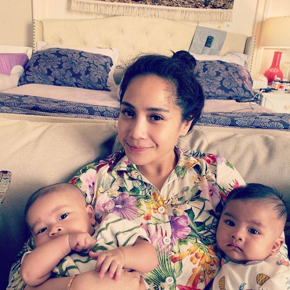 Tuai Pujian, 10 Gaya Sederhana Nagita Slavina Selama di Rumah