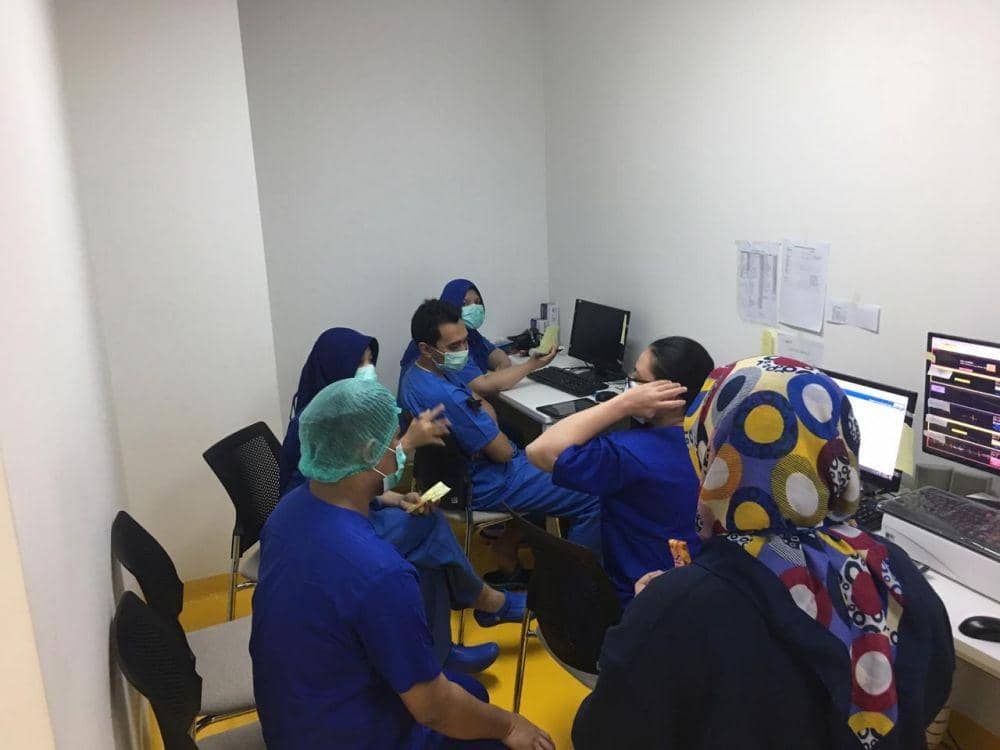 Keseharian Sri dan Sofina selepas jaga dari ruang perawatan (Dok. Humas UI)