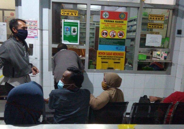 Antrean obat di Rumah Sakit Muhammadiyah Babat. Foto diambil sebelum pandemi COVID-19. IDN Times/Istimewa