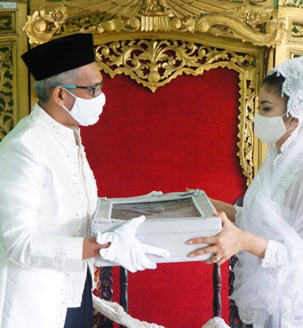 Akad nikah penulis Fira Basuki saat pandemi virus corona (Instagram @Firabasuki)