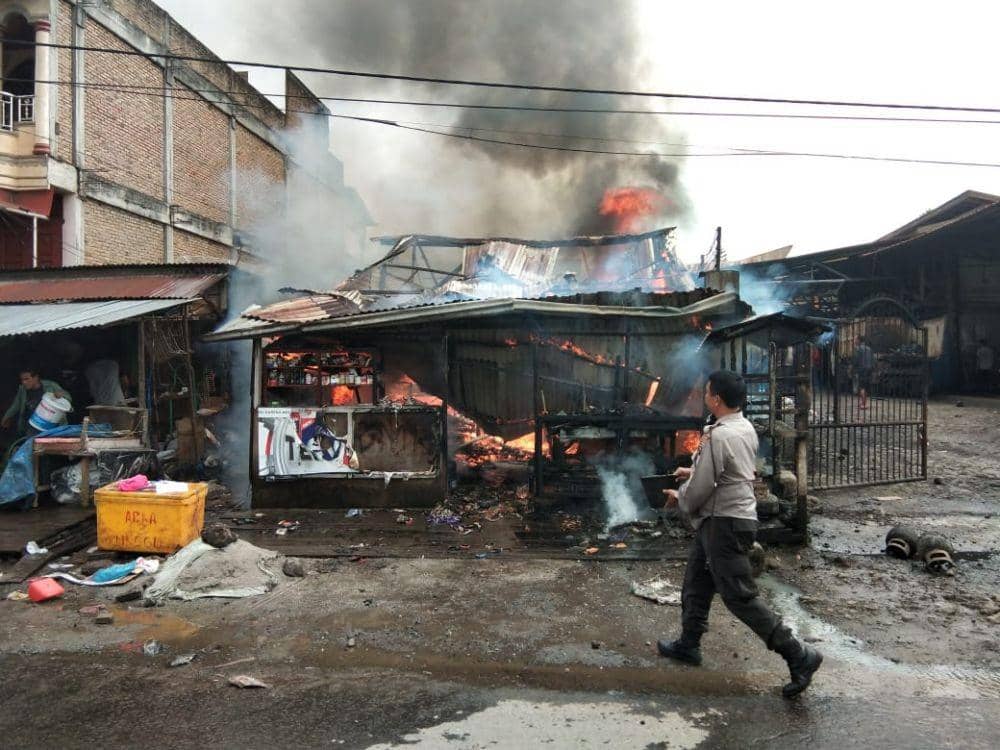 Gara-gara Lilin, Satu Rumah Ludes Terbakar di Simalungun