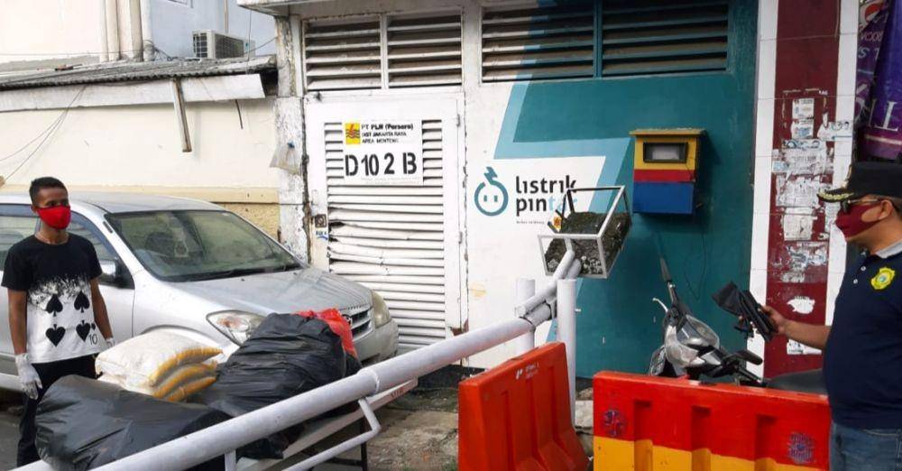 Jalan akses Kelurahan Petamburan, Kecamatan Tanah Abang, sementara ditutup sejak ditemukan kasus COVID-19 di Sekolah Tinggi Teologi Bethel Indonesia (Dok. Istimewa)