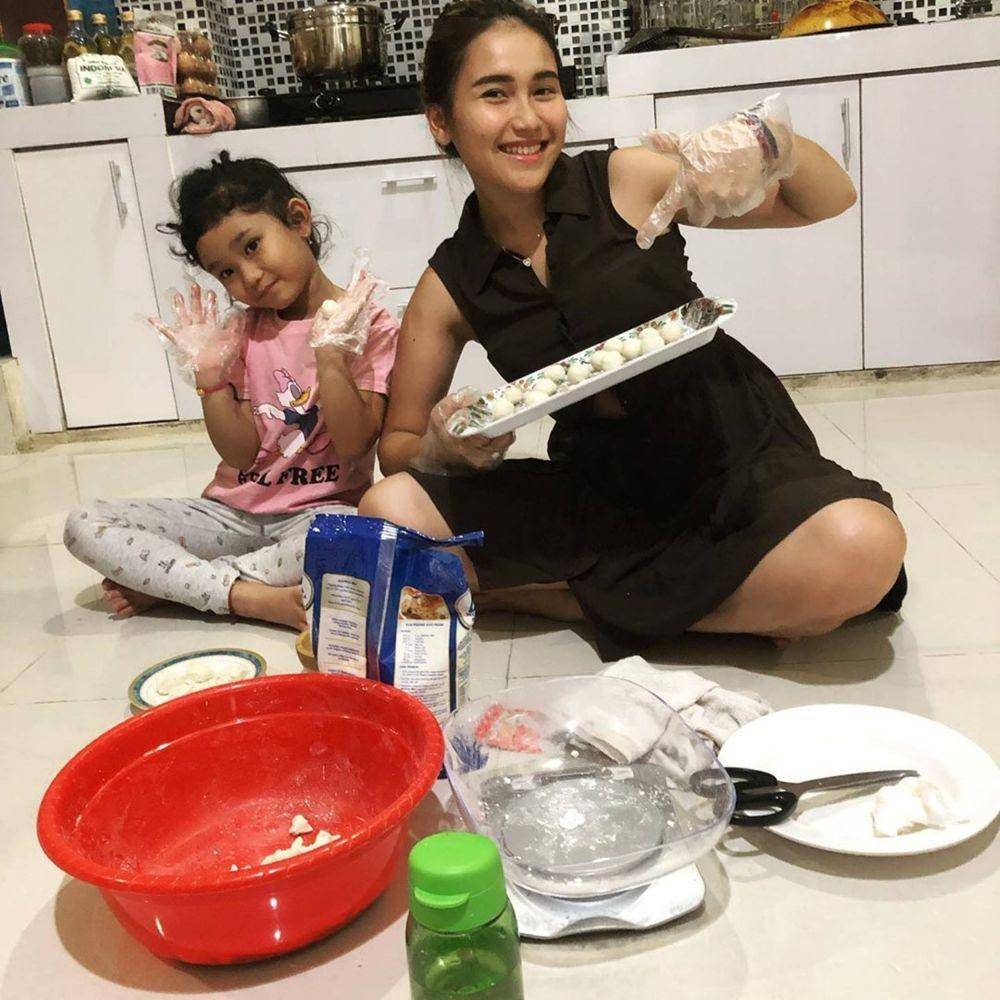 Instagram.com/ayutingting92/