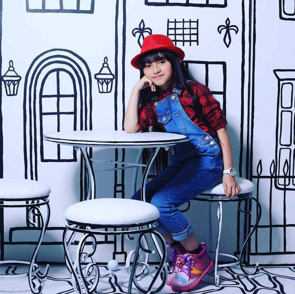 instagram.com/alyssa_dezek_official