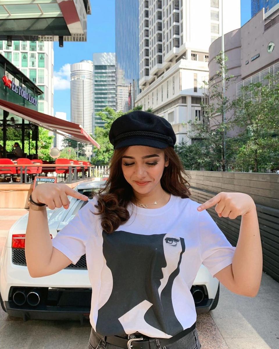 10 Potret Memukau Dianda Sabrina dengan Rambut Panjang Bergelombang