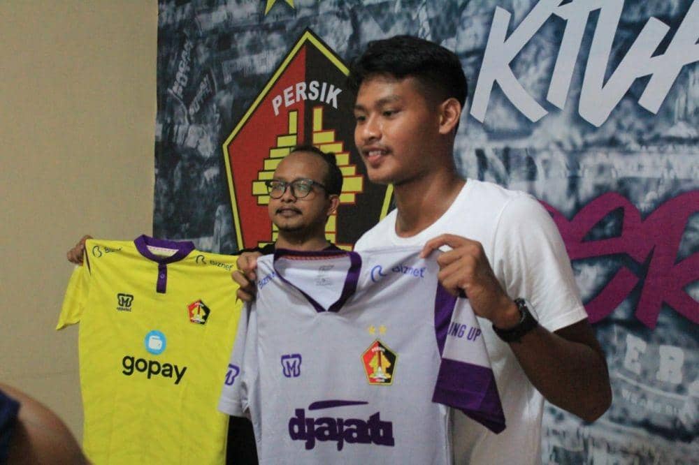 Bantu Penanganan COVID-19, Dua pemain Persik Kediri Lelang Jersey