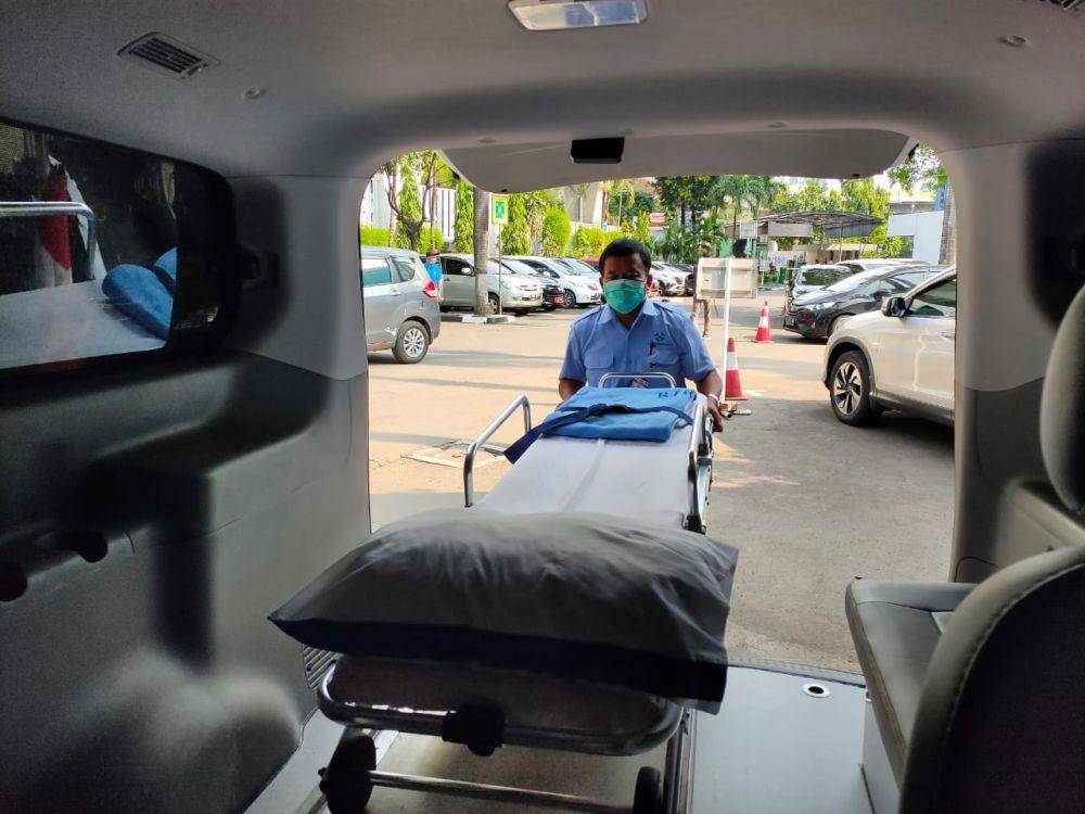 Suparmin, Sopir Ambulans Pasien COVID-19 di Rumah Sakit Pusat Pertamina (RSPP) (Dok. Humas RSPP)