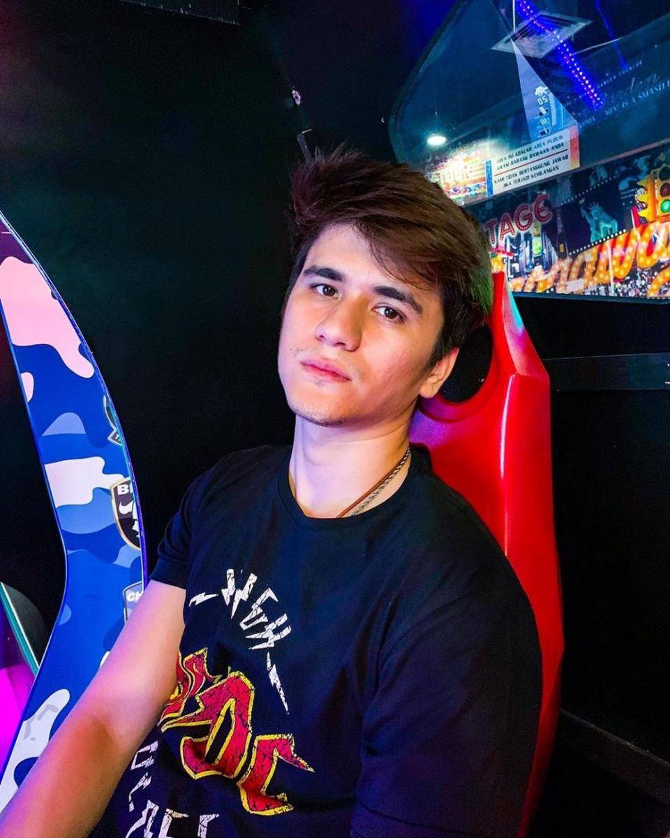 Instagram.com/jamesthoms