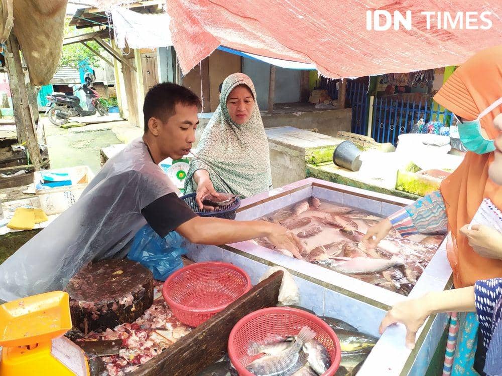 Situasi di Pasar Palembang (IDN Times/Feny Maulia Agustin)