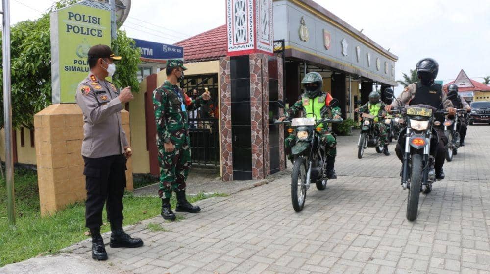 Kapolres dan Dandim 0207 Simalungun melepas personil yang akan patroli (Dok.IDN Times/Istimewa)