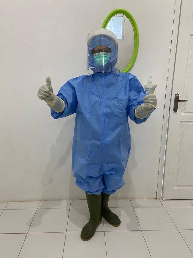 Perempuan mengenakan APD lengkap. IDN Times/Istimewa