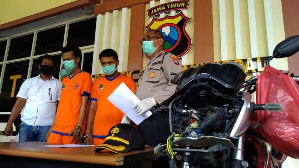Konferensi pers jambret mantan napi asimilasi di Polsek Sukomanunggal. IDN Times/Dok Istimewa