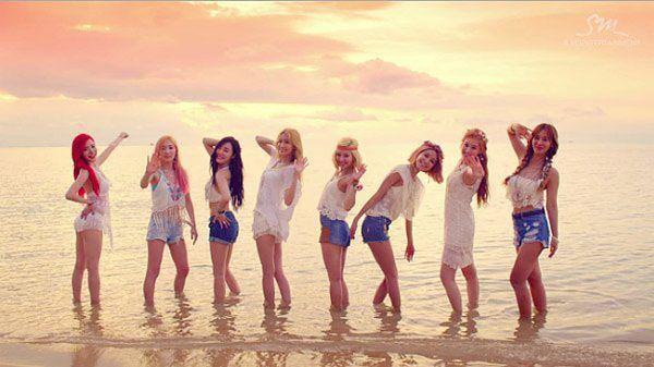 7 MV KPop Bernuansa Liburan dan Pantai Ini Dijamin Bikin Mood-mu Naik
