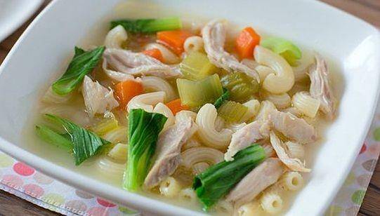 sup ayam makaroni (pinterest.com/enofriyeni)