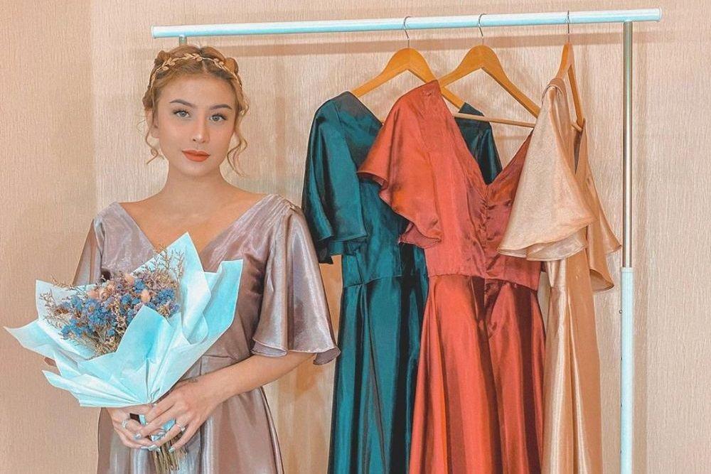 Elegan bak Bangsawan, 10 Potret Awkarin Kenakan Dress Rancangannya