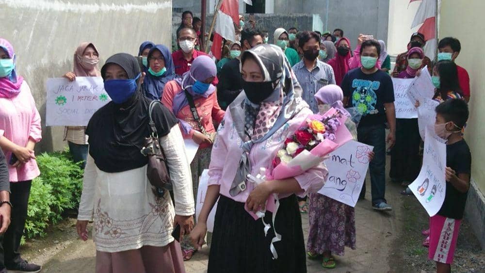Warga Desa Tunggangri sambut pasien yang sembuh dari virus corona, IDN Times/ Bramanta Pamungkas