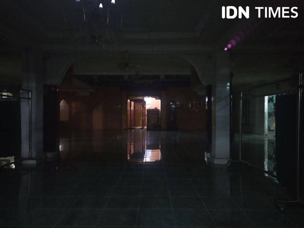 Suasana masjid di Palembang tanpa salat tarawih di bulan ramadan (IDN Times/Feny Maulia Agustin)