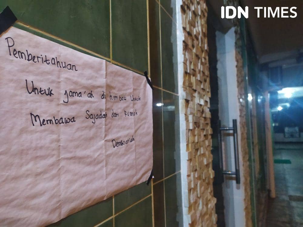 Suasana masjid di Palembang tanpa salat tarawih di bulan ramadan (IDN Times/Feny Maulia Agustin)