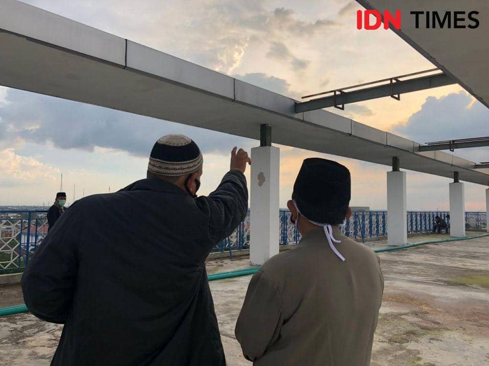 Berdiskusi menentukan hilal di Palembang oleh Kemenag Sumsel, Kamis (23/4). (IDN Times/Rangga Erfizal)