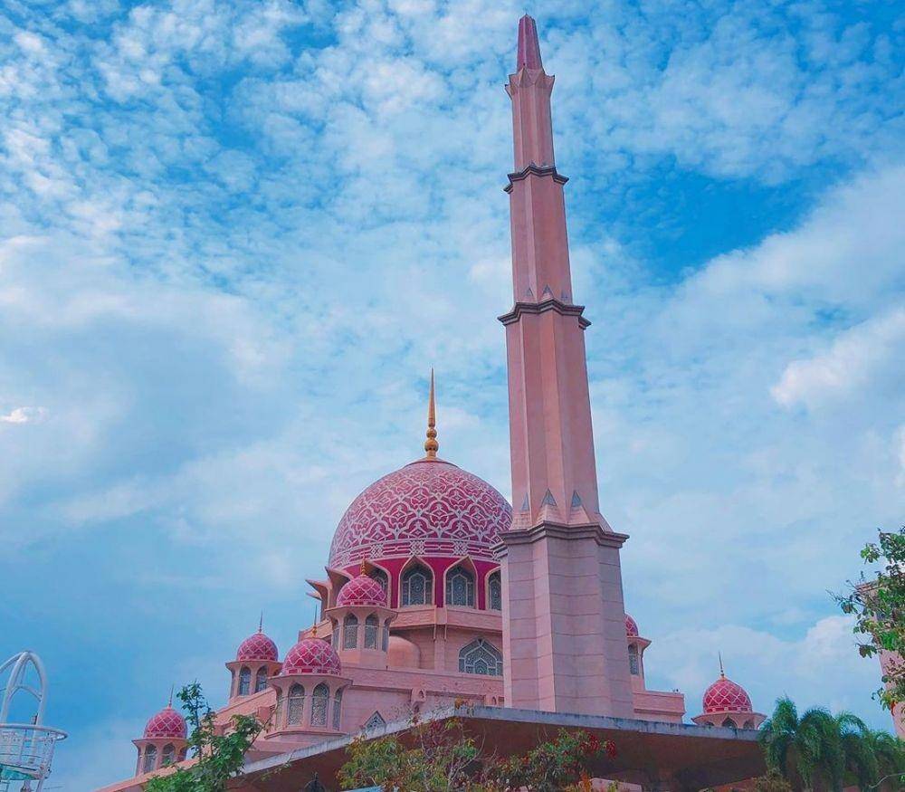 instagram.com/khanastravel