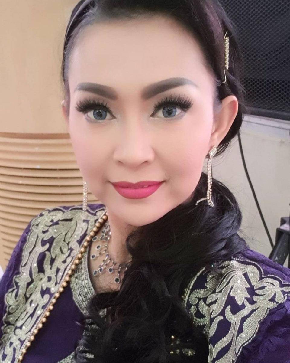 Instagram.com/ratna_listy