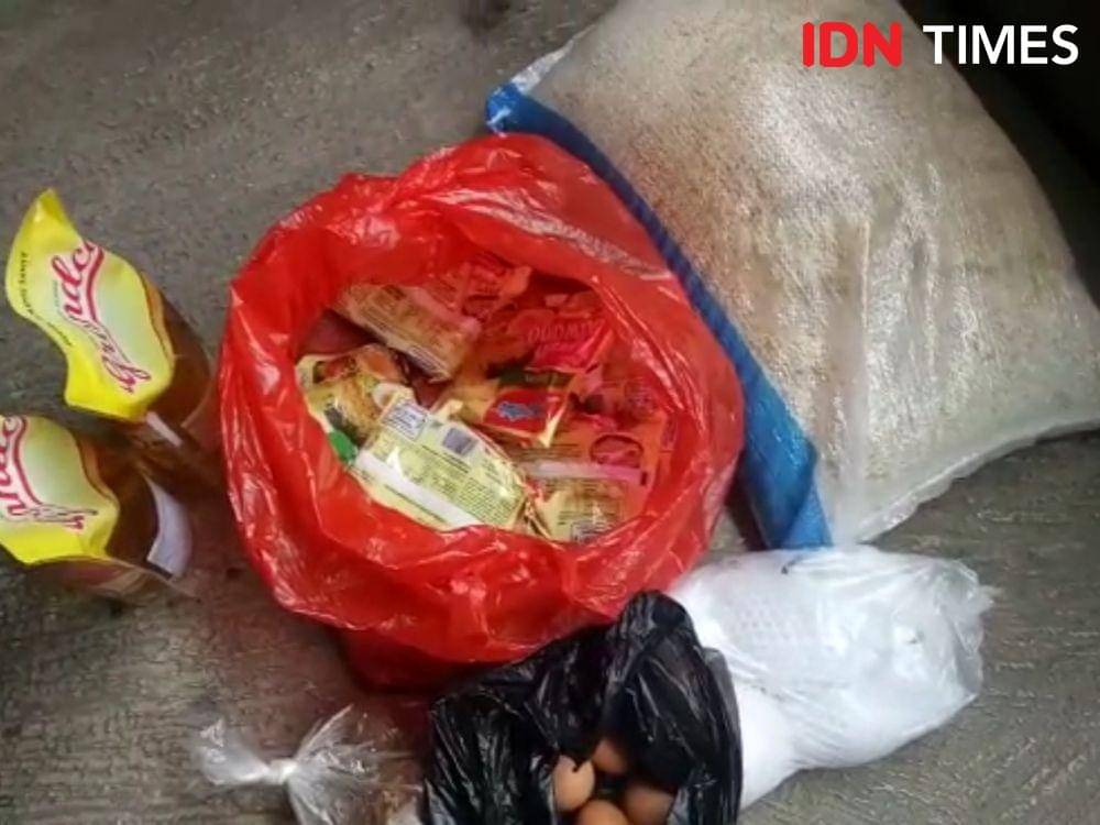 Ilustrasi bantuan sembako. IDN Times/Bagus F