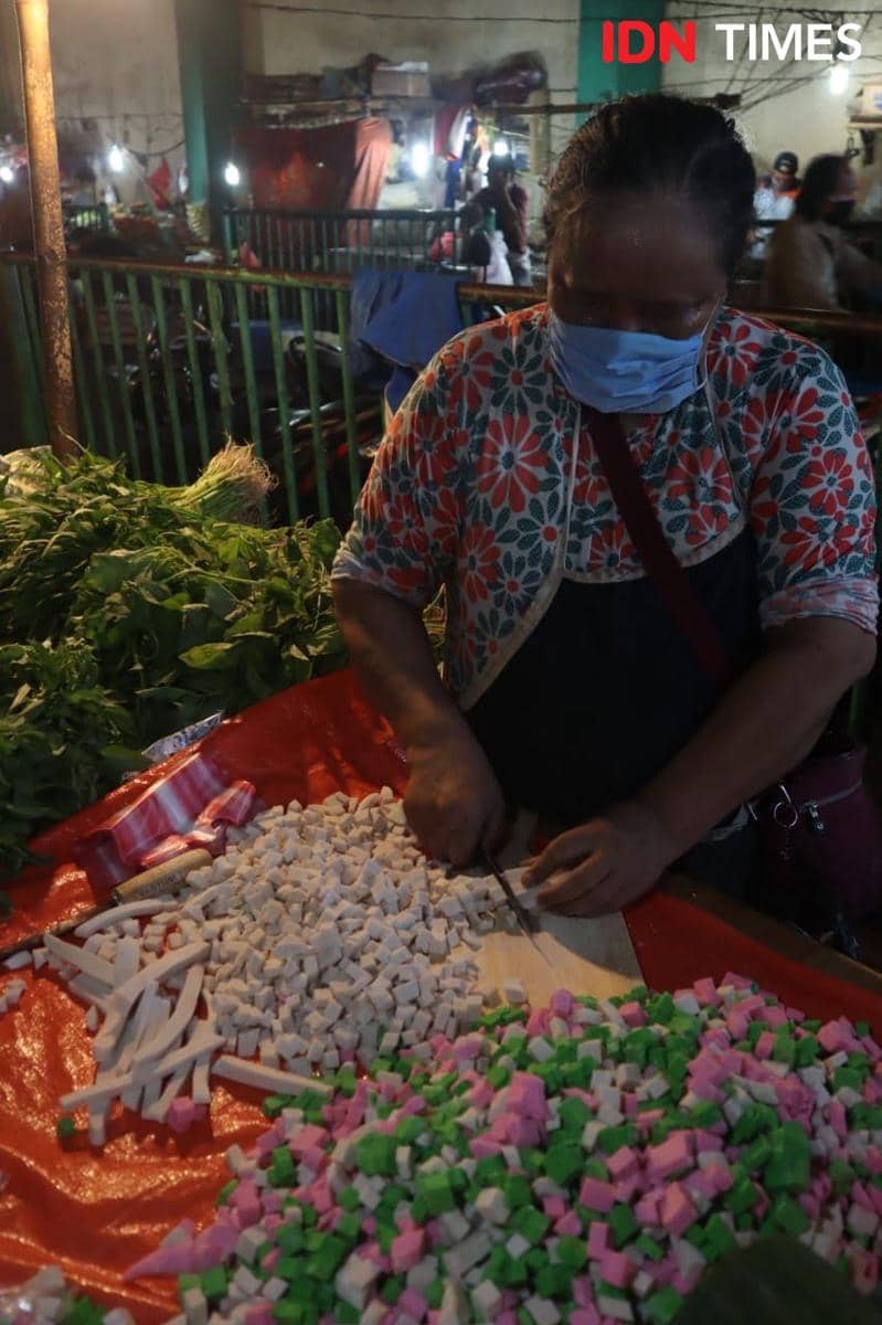 Pedagang Pacar Cina di Pasar Ciputat (IDN Times/Muhammad Ikbal)