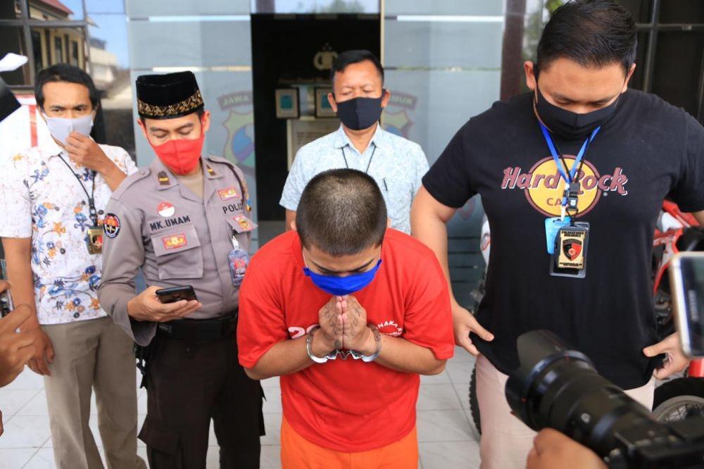 Ngaku Sedang Mabuk, Penista Agama Islam Menangis Minta Maaf
