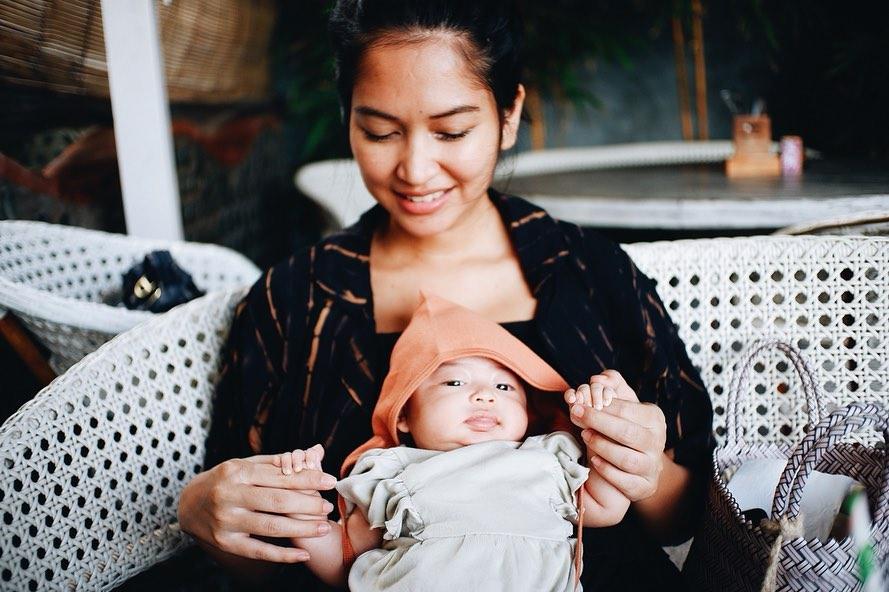 10 Potret Anneke Jodie Asuh Putri Semata Wayangnya
