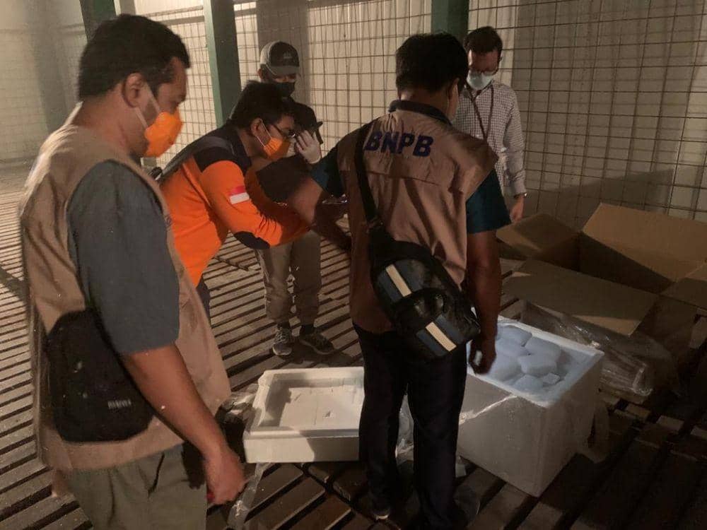 Sumbangan Korsel & Tiongkok, Pemprov Jabar Jemput Langsung Reagen PCR