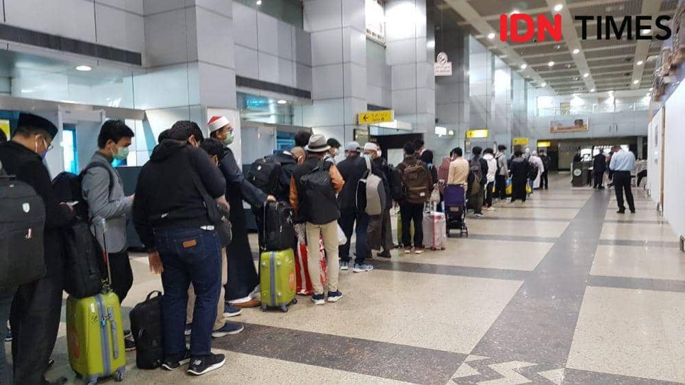 WNI di Mesir pulang ke tanah air dengan penerbangan khusus Air Cairo, Sabtu siang waktu setempat. Dok. IDN Times