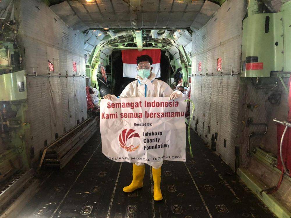 Loading barang bantuan dari Kamboja menuju Indonesia (Dok. Kemenko Kemaritiman dan Investasi)