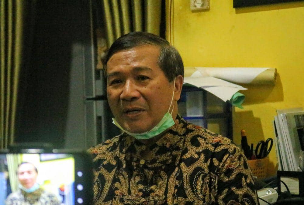 Ketua RW 02 Kelurahan Klojen Kota Malang, Asmadji saat ditemui di rumahnya, Senin (27/4/2020). IDN Times/ Alfi Ramadana