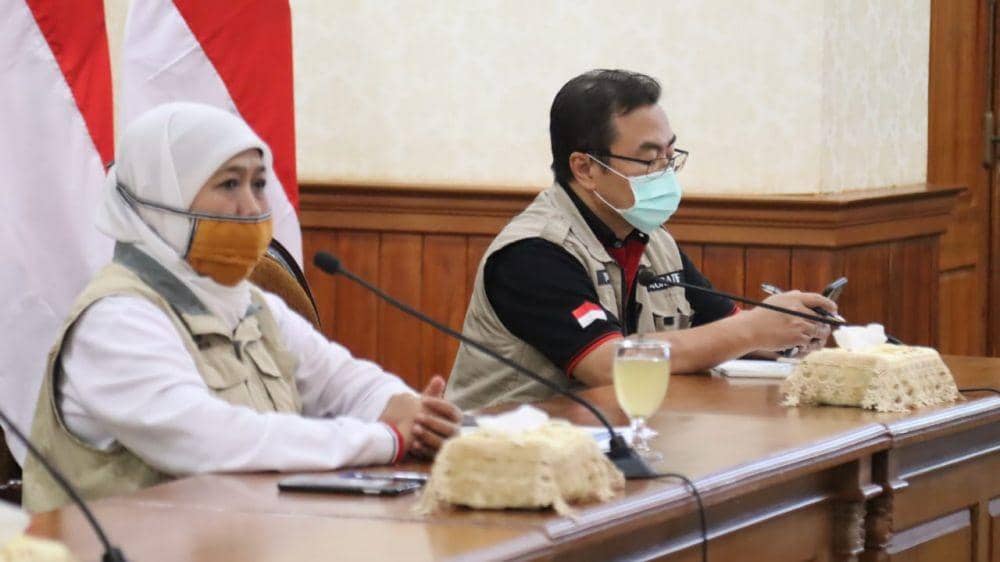 Gubernur Jatim, Khofifah Indar Parawansa saat menggelar konferensi pers di gedung Grahadi, Senin (27/4). Dok.IDN Times/Istimewa