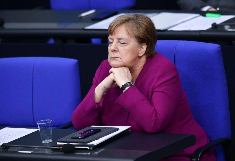 Kanselir Jerman Angela Merkel menghadiri sidang parlemen majelis rendah, Bundestag, saat pandemik COVID-19, di Berlin, Jerman, pada 23 April 2020. ANTARA FOTO/REUTERS/Annegret Hilse