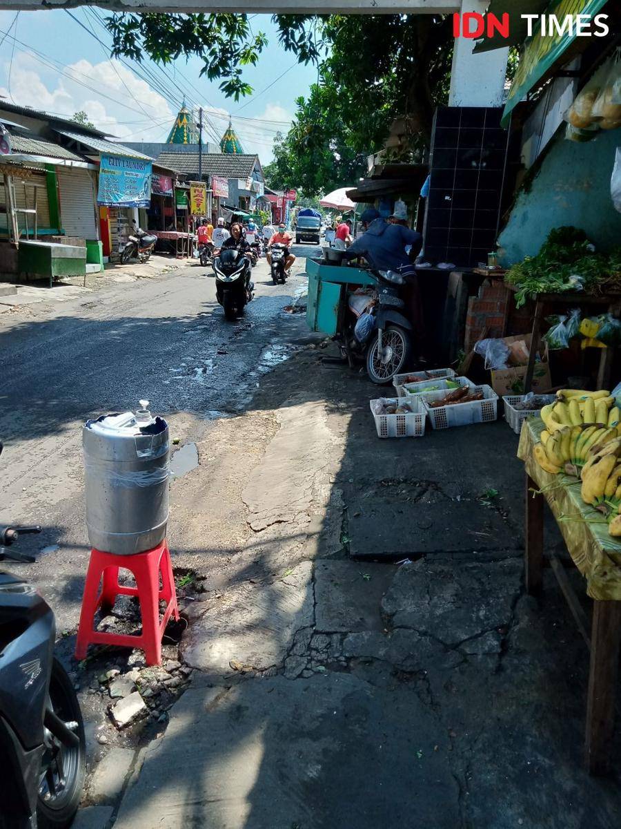 Suasana di pasar Kosagra, Rungkut, Surabaya. IDN Times/Faiz Nashrillah