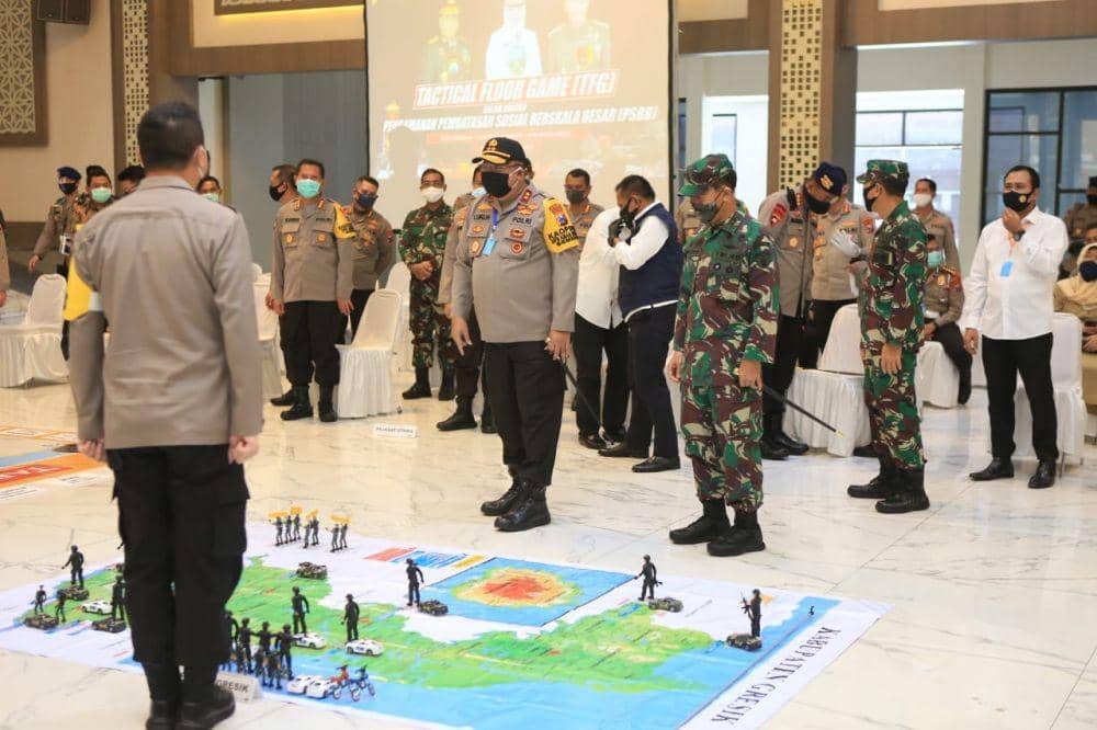 Gugus Tugas Percepatan Penanganan COVID-19 menyusun pemetaan jelang PSBB Surabaya Raya di Mapolda Jatim, Senin (27/4). IDN Times/ Dok. Istimewa