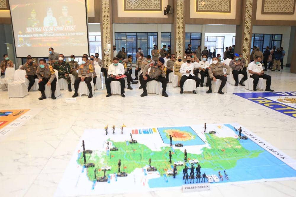 Gugus Tugas Percepatan Penanganan COVID-19 menyusun pemetaan jelang PSBB Surabaya Raya di Mapolda Jatim, Senin (27/4). IDN Times/ Dok. Istimewa