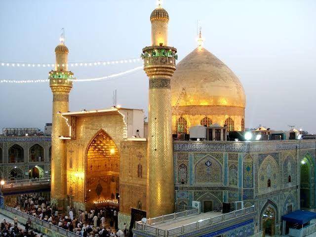 Suasana di Masjid Imam Ali (pinterest.com/jelenajovanovic)