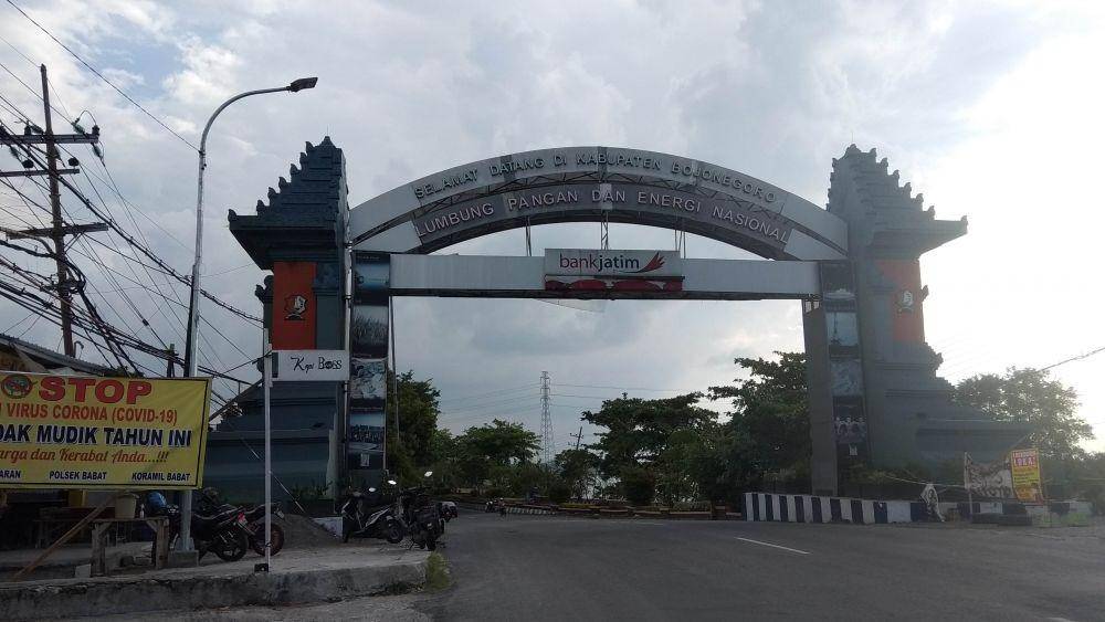 Gapura pintu masuk Kabupaten Bojonegoro. IDN Times/Imron