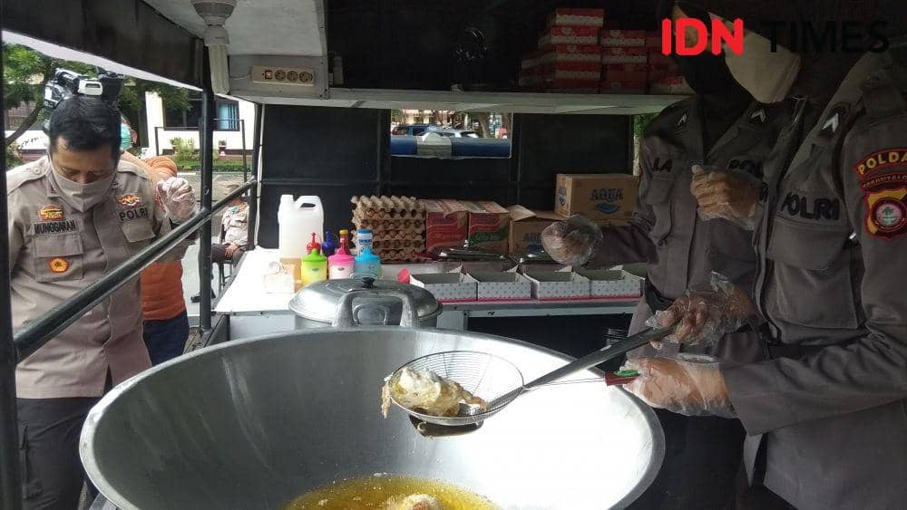 Polda Gorontalo Sulap Truk Jadi Dapur Penyedia Makanan Buka Puasa