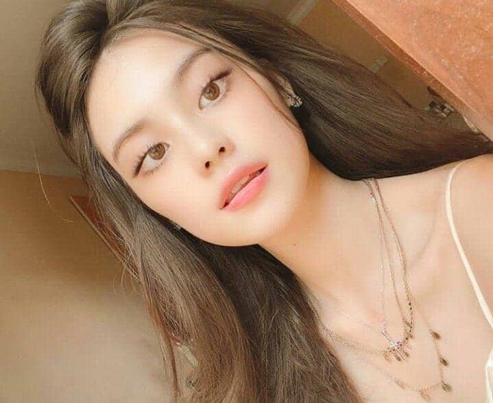 Instagram.con/gegeelisa94