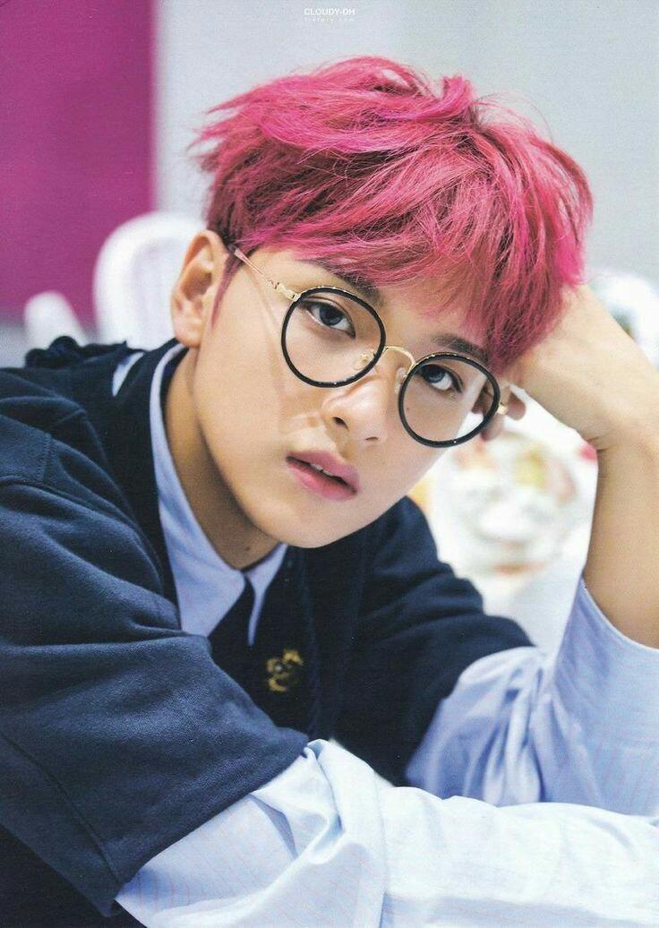 10 Potret Pesona Haechan NCT Pakai Kacamata, Bikin Ambyar!