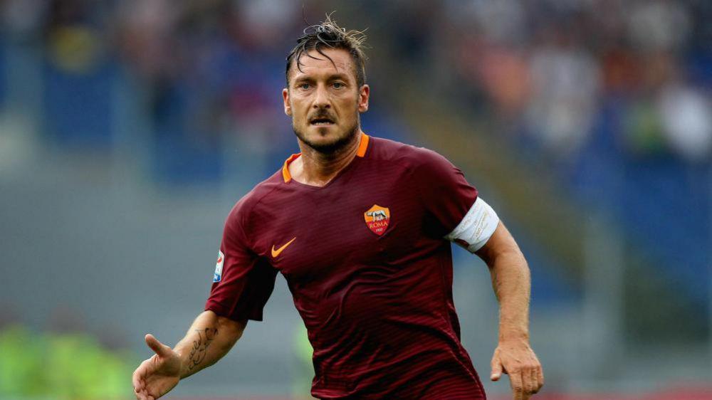 Termasuk Totti, Ini 5 Pesepak Bola yang Hanya Bermain untuk Satu Klub