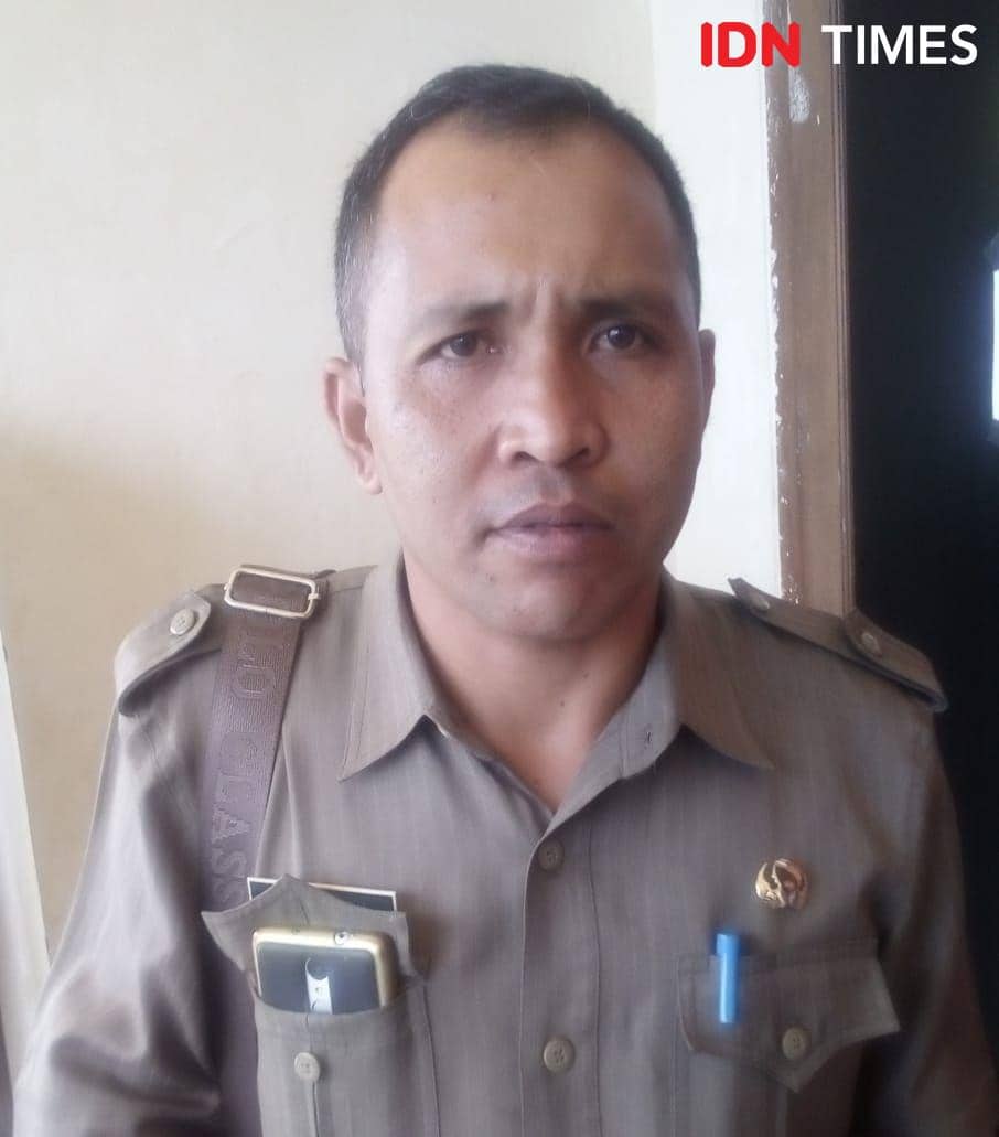 Kepala Dinas Pemberdayaan Masyarakat, Pemerintahan Desa dan Pengendalian Penduduk Wayan Suteja.  (IDN Times/Wayan Antara)